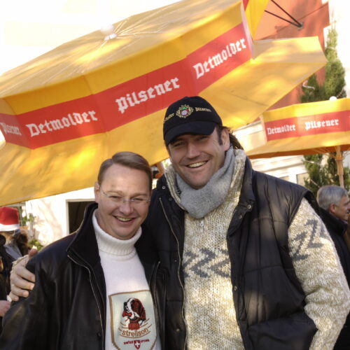 Elmar Kloke mit Freund auf dem Weihnachtsbaumfest